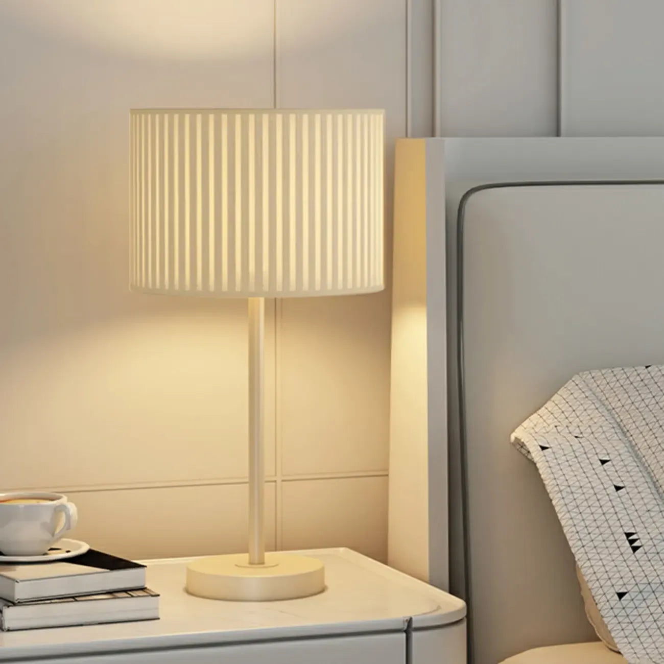 Contemporary Geometric Metal Table Lamp for Home