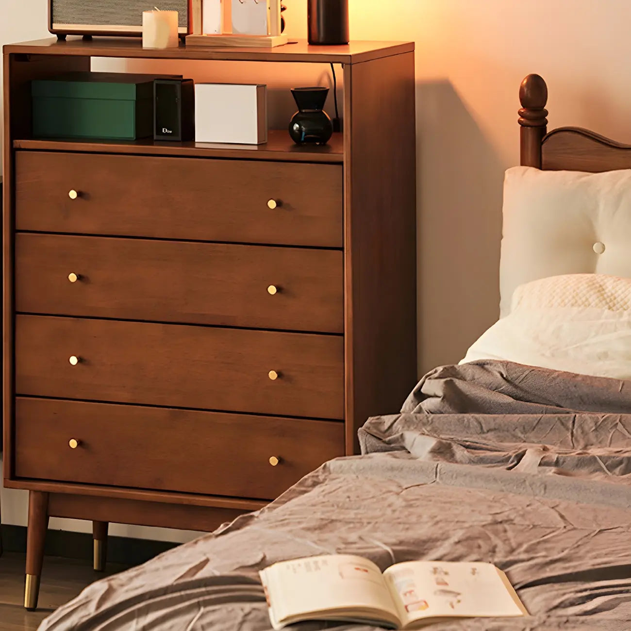 Modern Rubberwood Bedroom Storage Cabinet with 4 Drawers