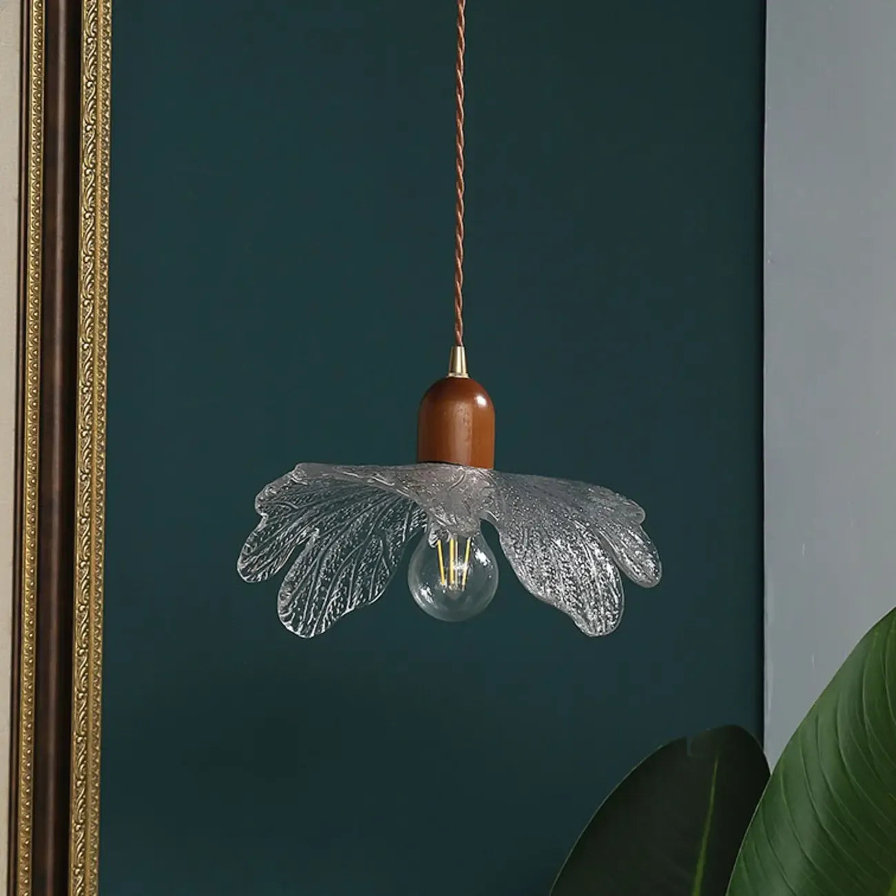 Vintage Leaf Textured Clear Glass Pendant Lamp for Living Room