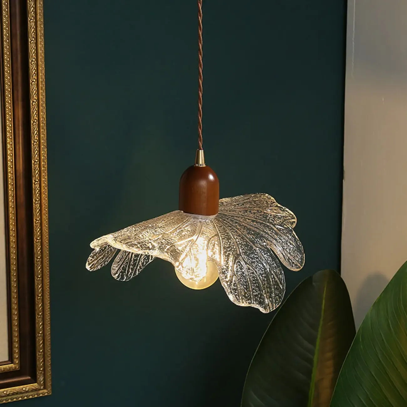 Vintage Leaf Textured Clear Glass Pendant Lamp for Living Room