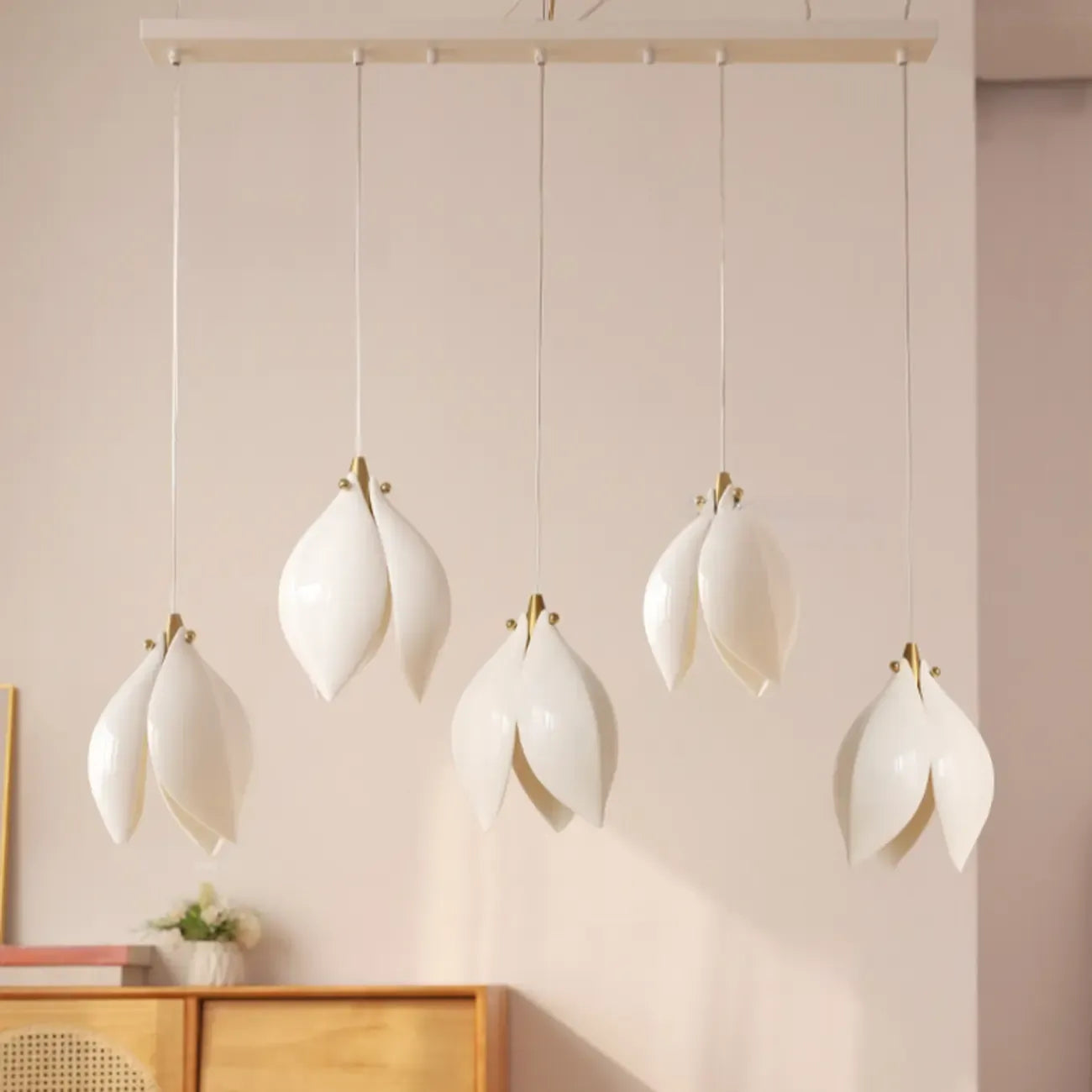Modish Ceramic Flower Island Pendant Light for Kitchen