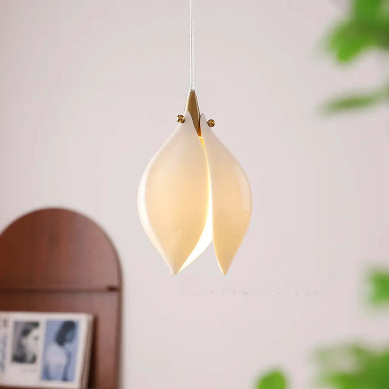 Modish Ceramic Flower Island Pendant Light for Kitchen