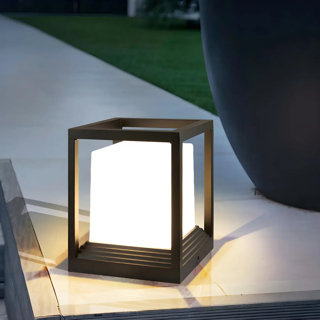 Modern Black Metal LED Post Cap Light for Outdoor Fences